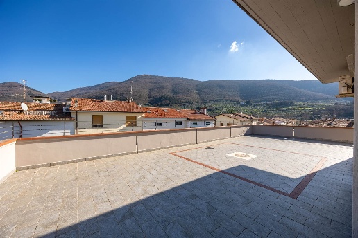 appartamento in vendita a Prato in zona Santa Lucia