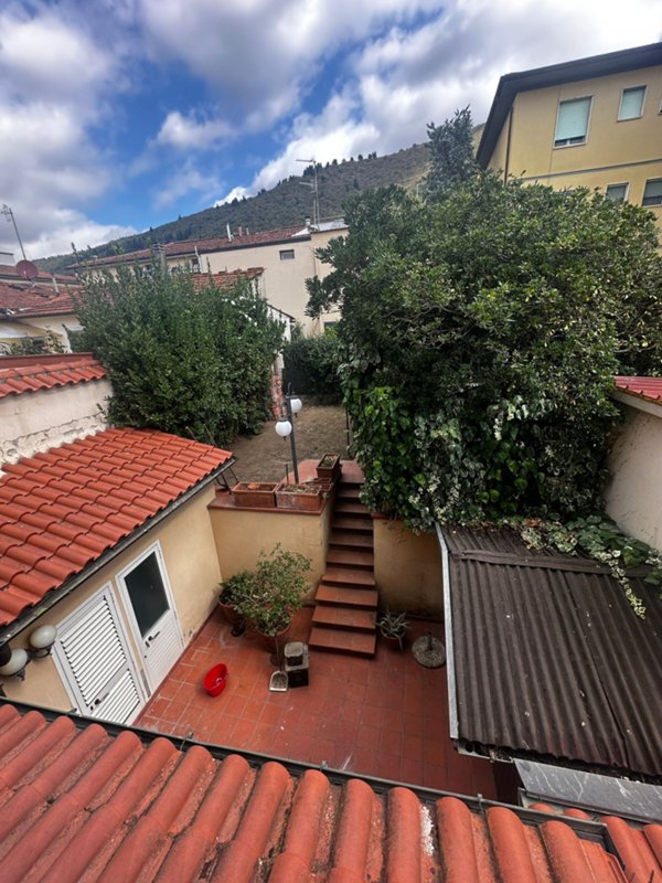 casa indipendente in vendita a Prato in zona La Querce