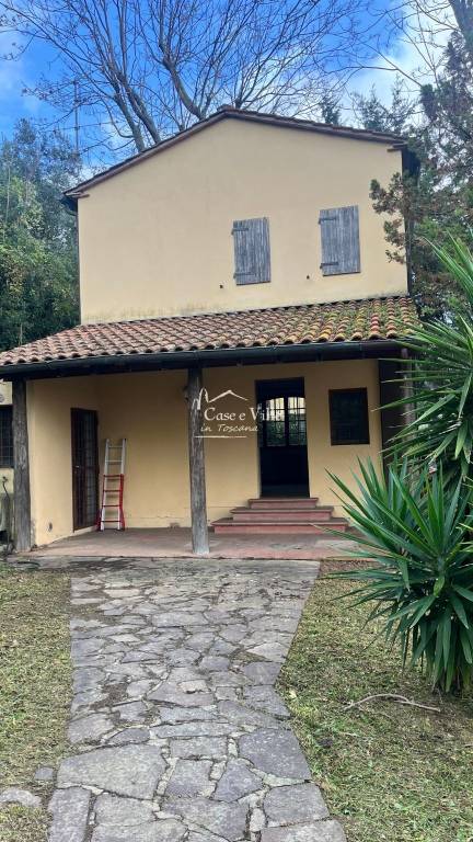 casa indipendente in vendita a Prato