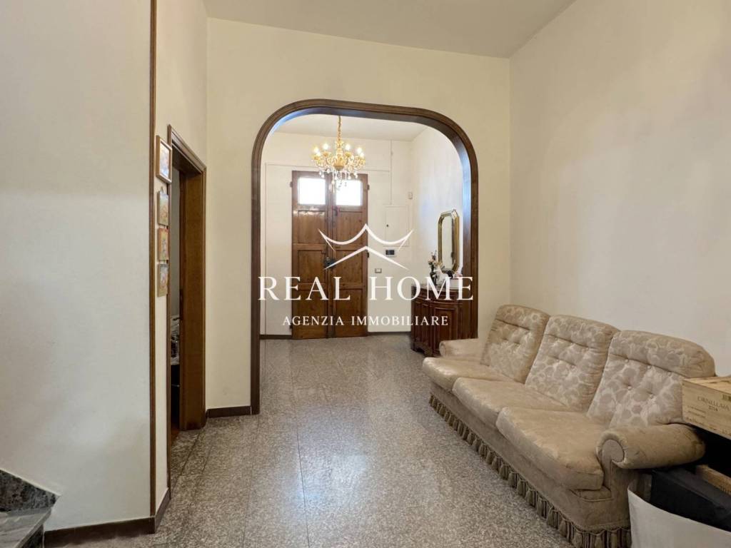casa indipendente in vendita a Prato in zona Le Badie