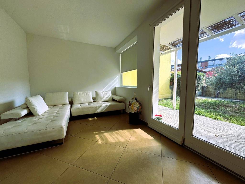 casa indipendente in vendita a Prato