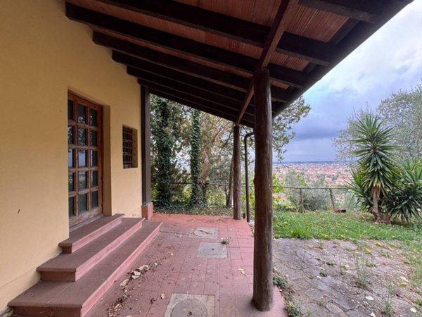 casa indipendente in vendita a Prato in zona Casale