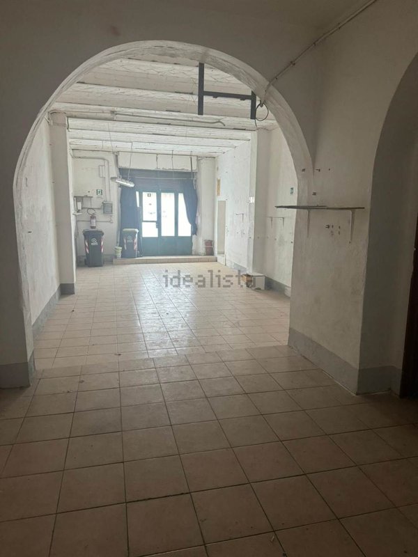 locale di sgombero in vendita a Prato