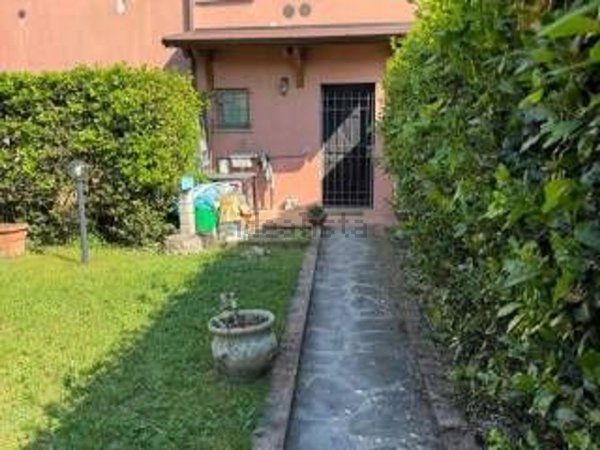 appartamento in vendita a Prato in zona Sant'Ippolito