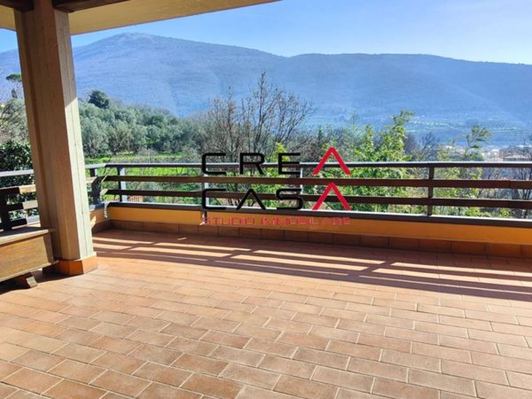 casa indipendente in vendita a Prato in zona Santa Lucia