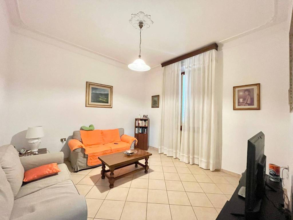 casa indipendente in vendita a Prato in zona Viaccia