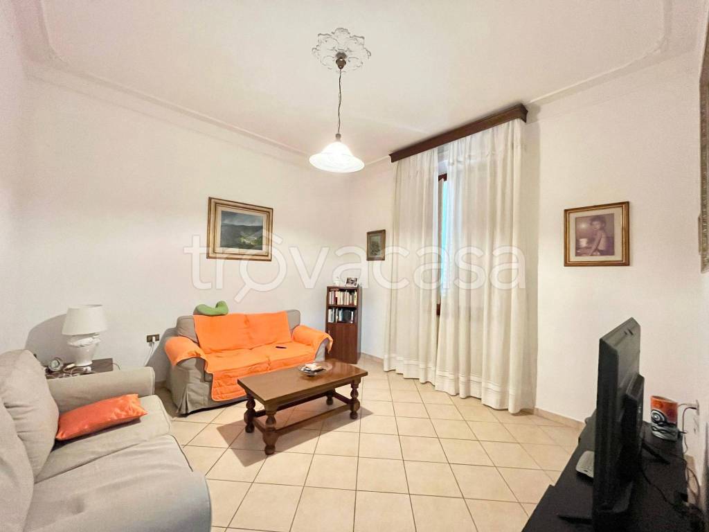 casa indipendente in vendita a Prato in zona Viaccia