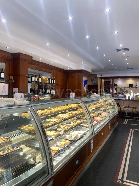 negozio in vendita a Prato in zona Cafaggio