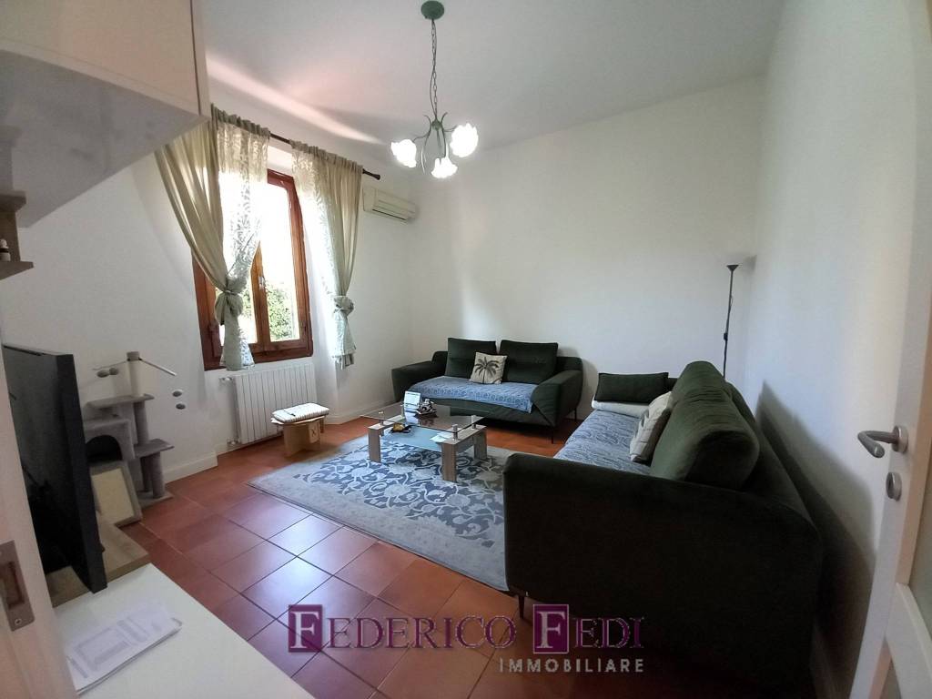 casa indipendente in vendita a Prato