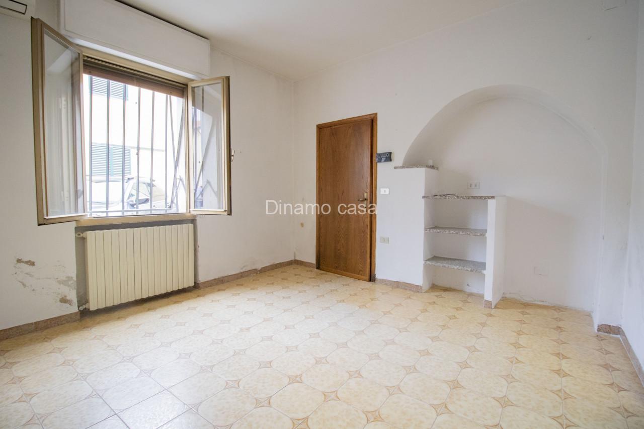 casa indipendente in vendita a Prato in zona Castelnuovo