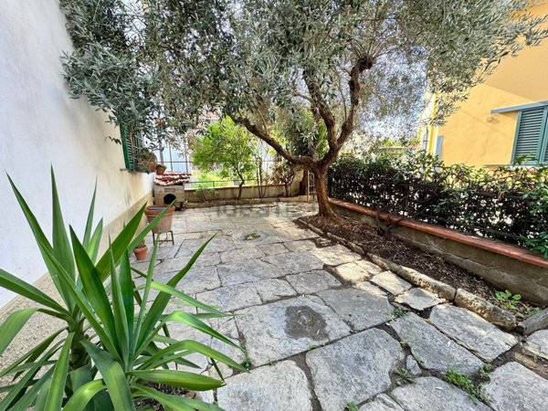 casa indipendente in vendita a Prato