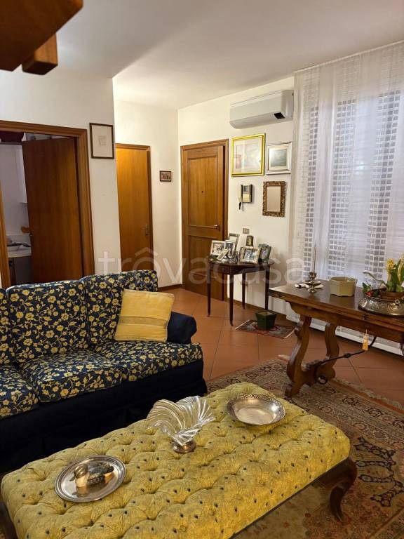 appartamento in vendita a Prato in zona Grignano