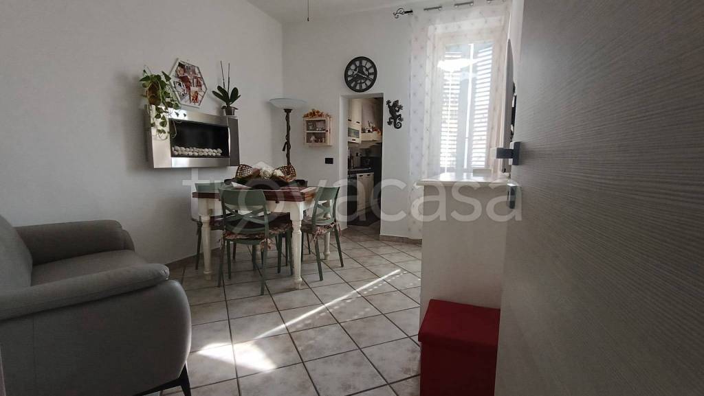 appartamento in vendita a Prato in zona Viaccia