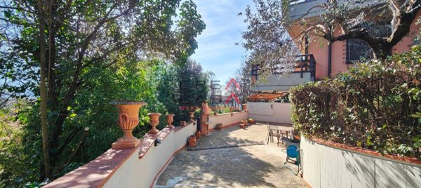 casa indipendente in vendita a Prato in zona Sacca
