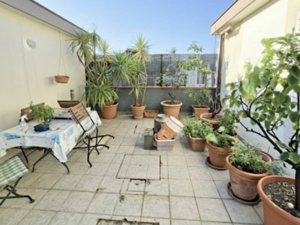 casa indipendente in vendita a Prato in zona Grignano