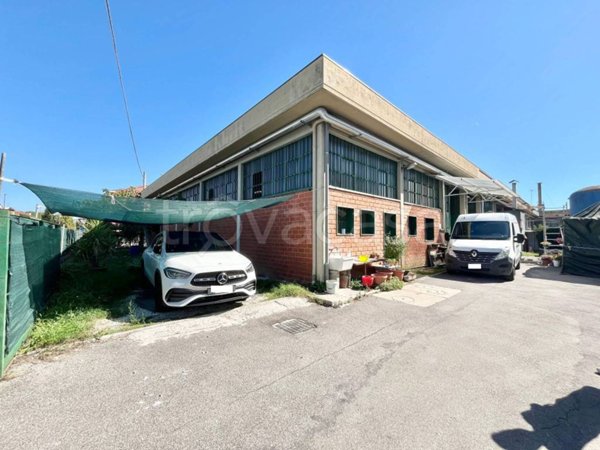 locale commerciale in vendita a Prato in zona San Giusto