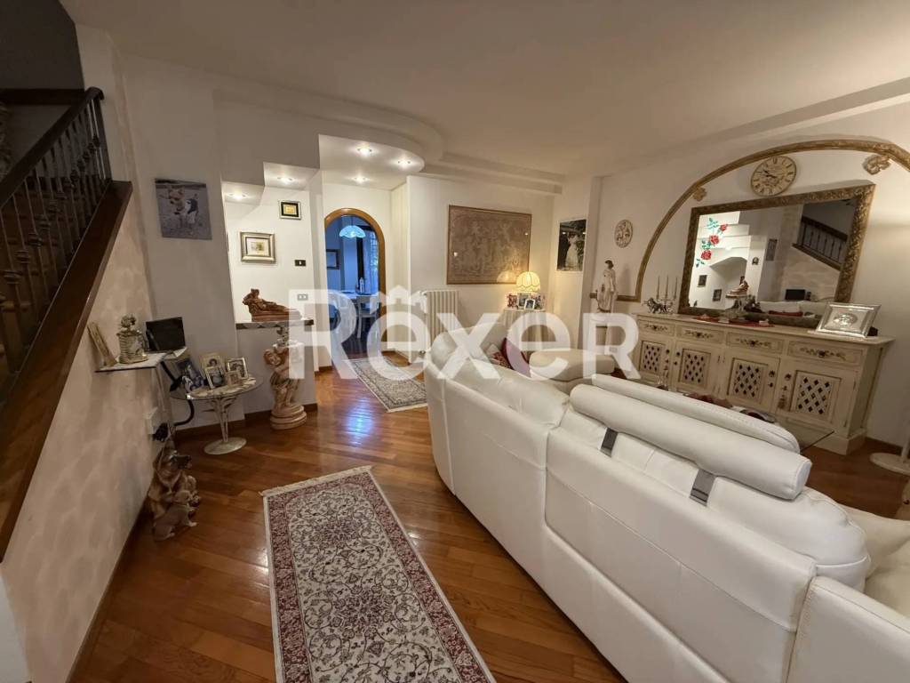 casa indipendente in vendita a Prato