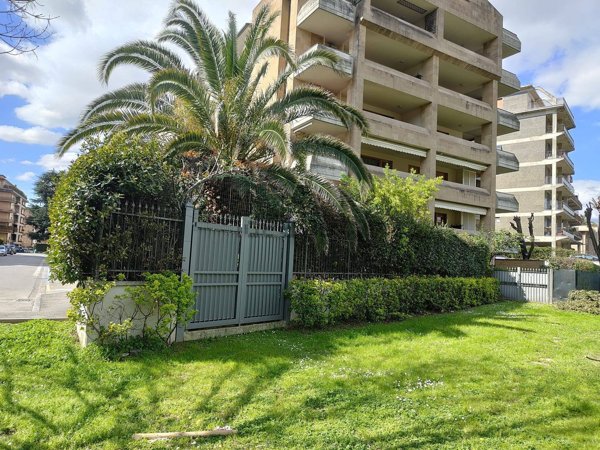 appartamento in vendita a Prato in zona Santa Gonda