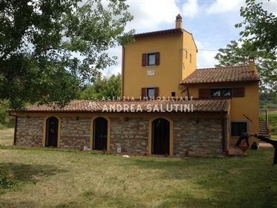 casa indipendente in vendita a Prato in zona Casale
