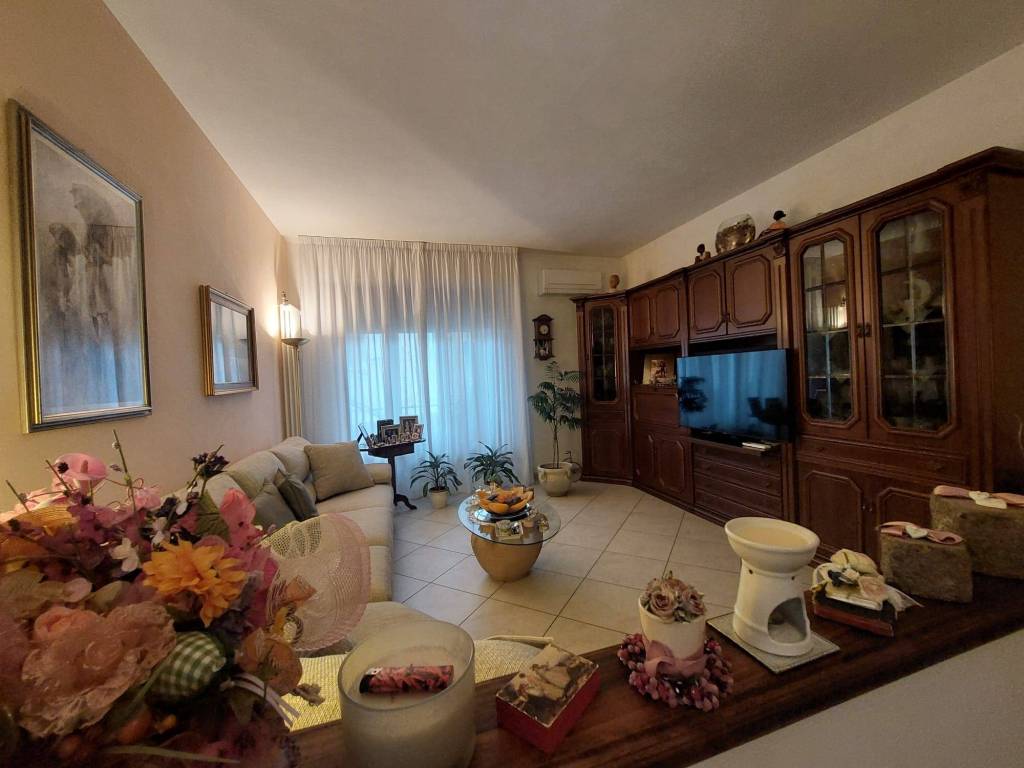 appartamento in vendita a Prato in zona Santa Lucia