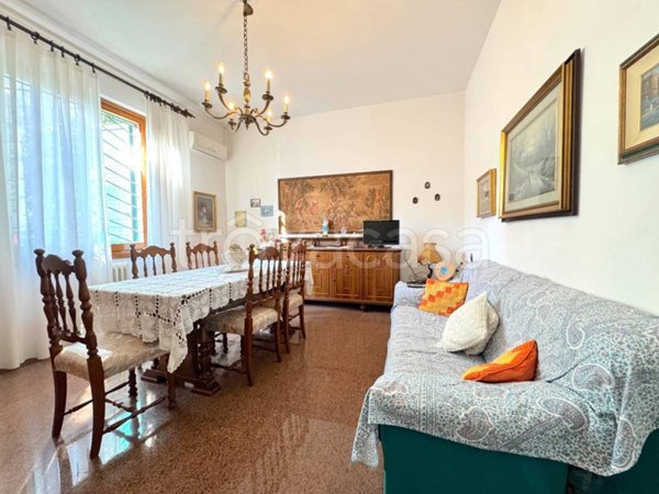 casa indipendente in vendita a Prato in zona Coiano