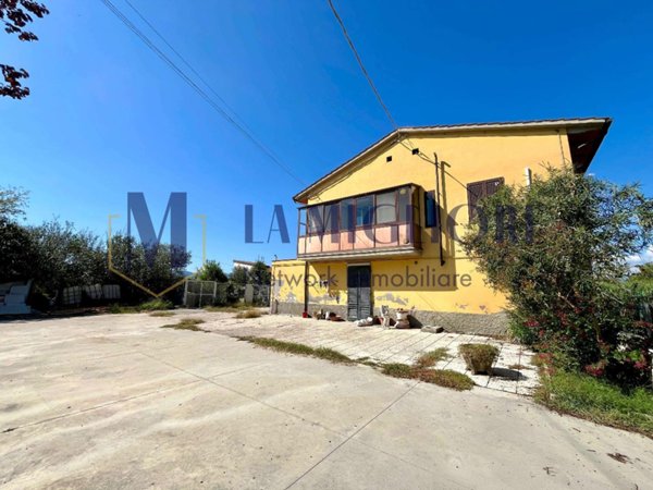 appartamento in vendita a Prato in zona Casale