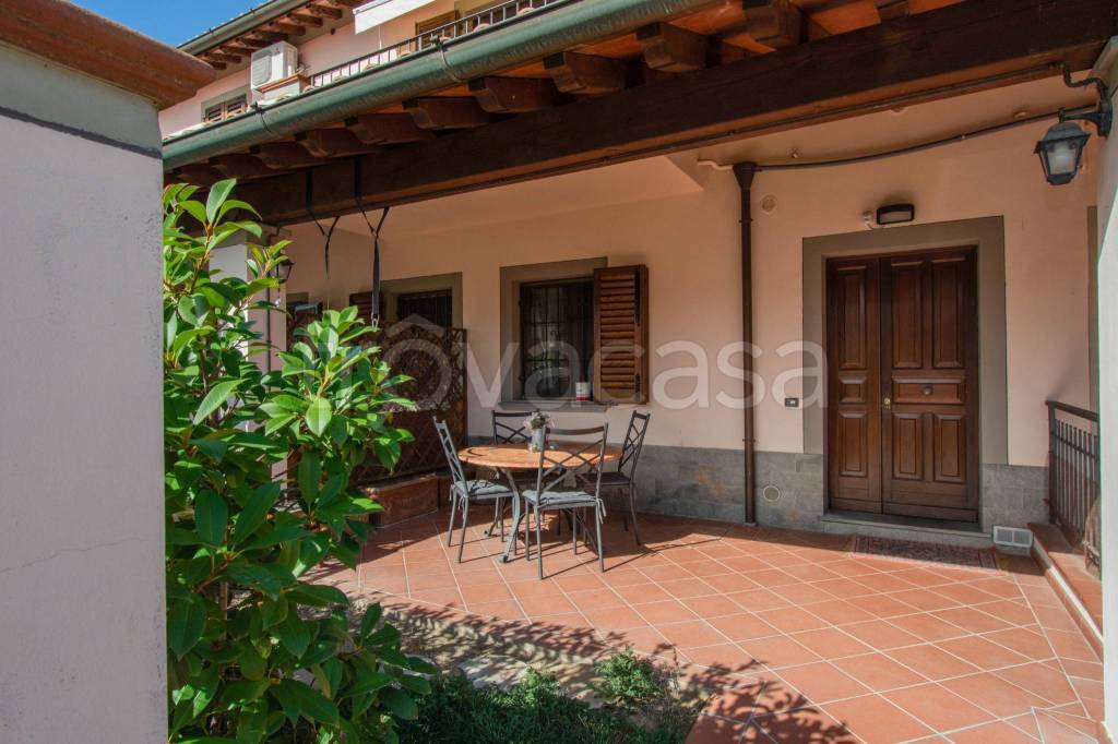 appartamento in vendita a Prato in zona Paperino