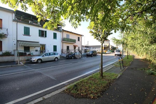 casa indipendente in vendita a Prato in zona Fontanelle