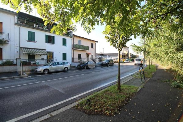 casa indipendente in vendita a Prato in zona Fontanelle