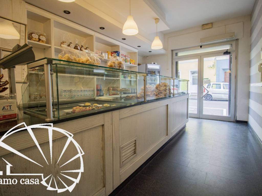 negozio in vendita a Prato in zona I Ciliani