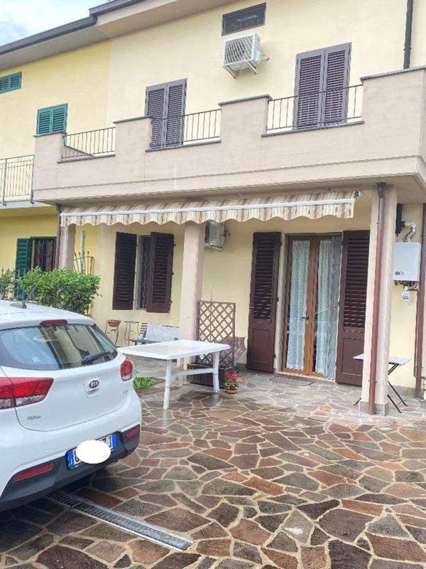casa indipendente in vendita a Prato in zona Coiano