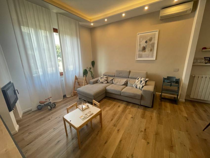casa indipendente in vendita a Prato in zona Viaccia