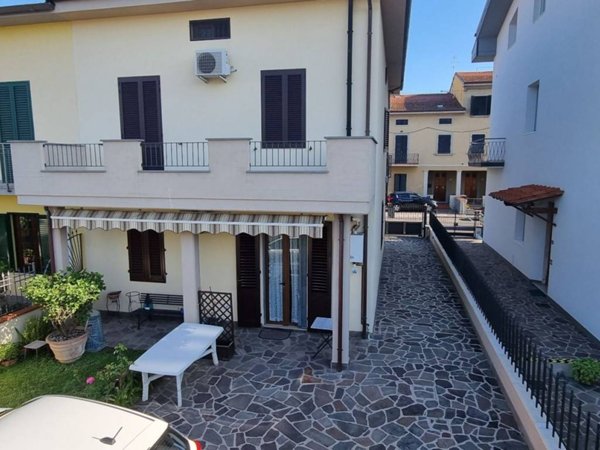 casa indipendente in vendita a Prato in zona San Martino