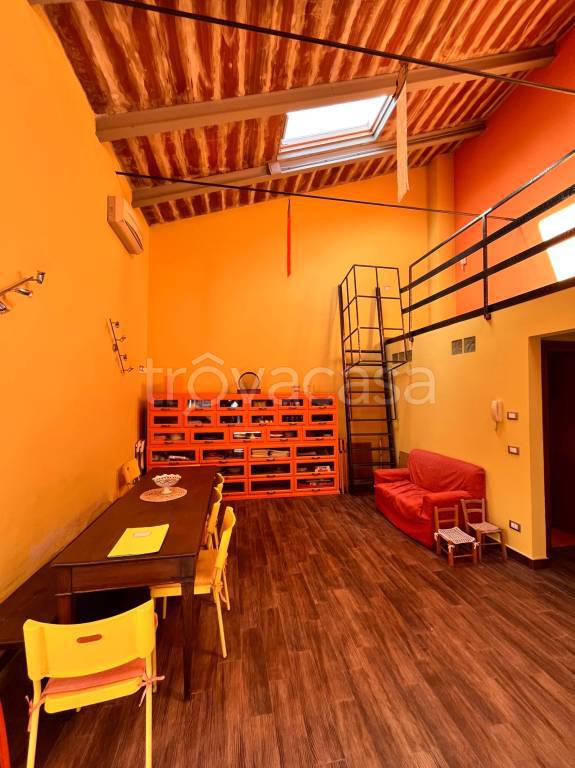 casa semindipendente in vendita a Prato in zona Iolo