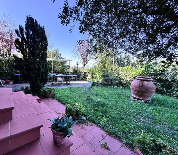casa indipendente in vendita a Prato in zona Galceti