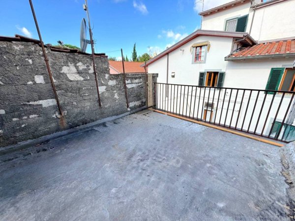 casa indipendente in vendita a Prato