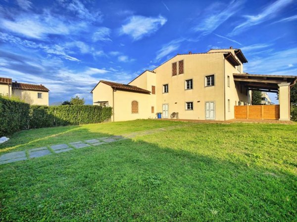 casa indipendente in vendita a Prato in zona Sant'Ippolito