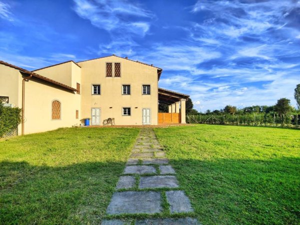 casa indipendente in vendita a Prato in zona Sant'Ippolito