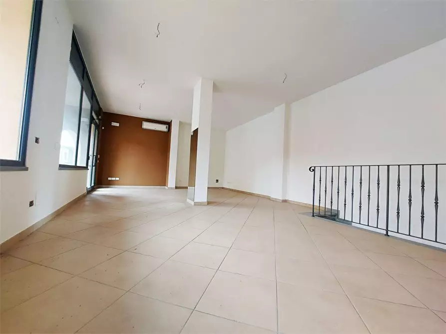 negozio in vendita a Prato in zona Figline