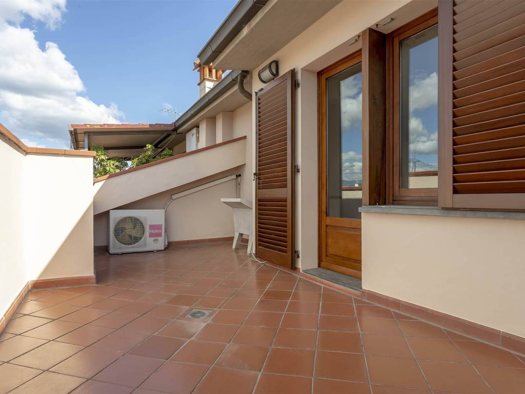 appartamento in vendita a Prato in zona Paperino