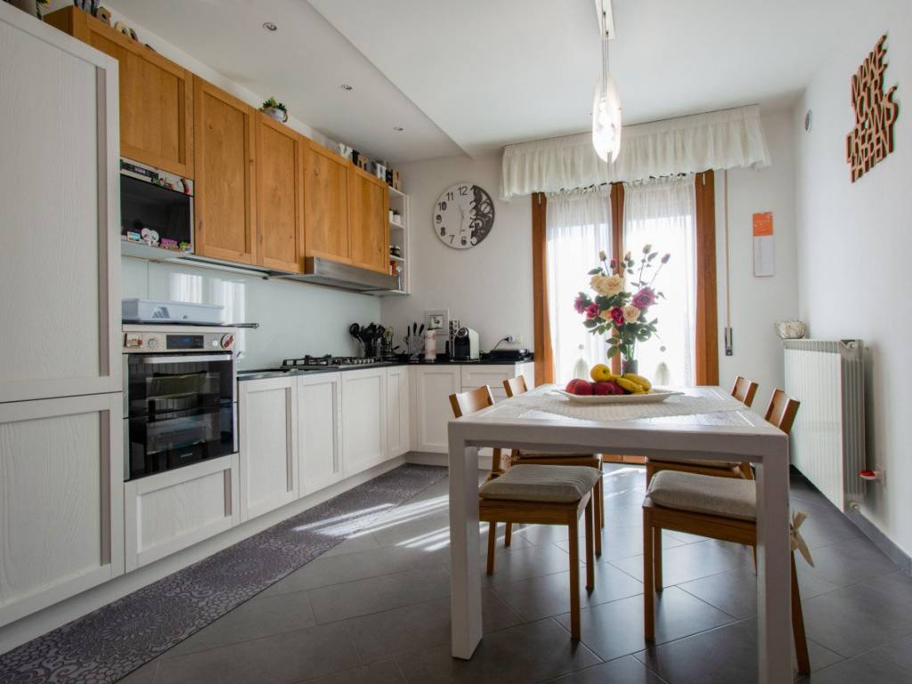 appartamento in vendita a Prato in zona Narnali