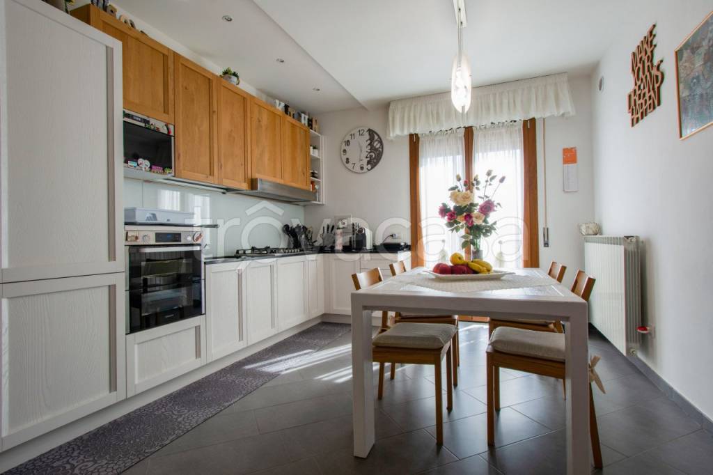 appartamento in vendita a Prato in zona Narnali