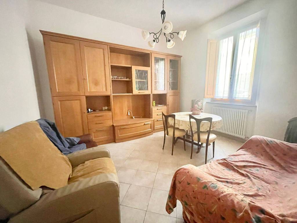 casa indipendente in vendita a Prato