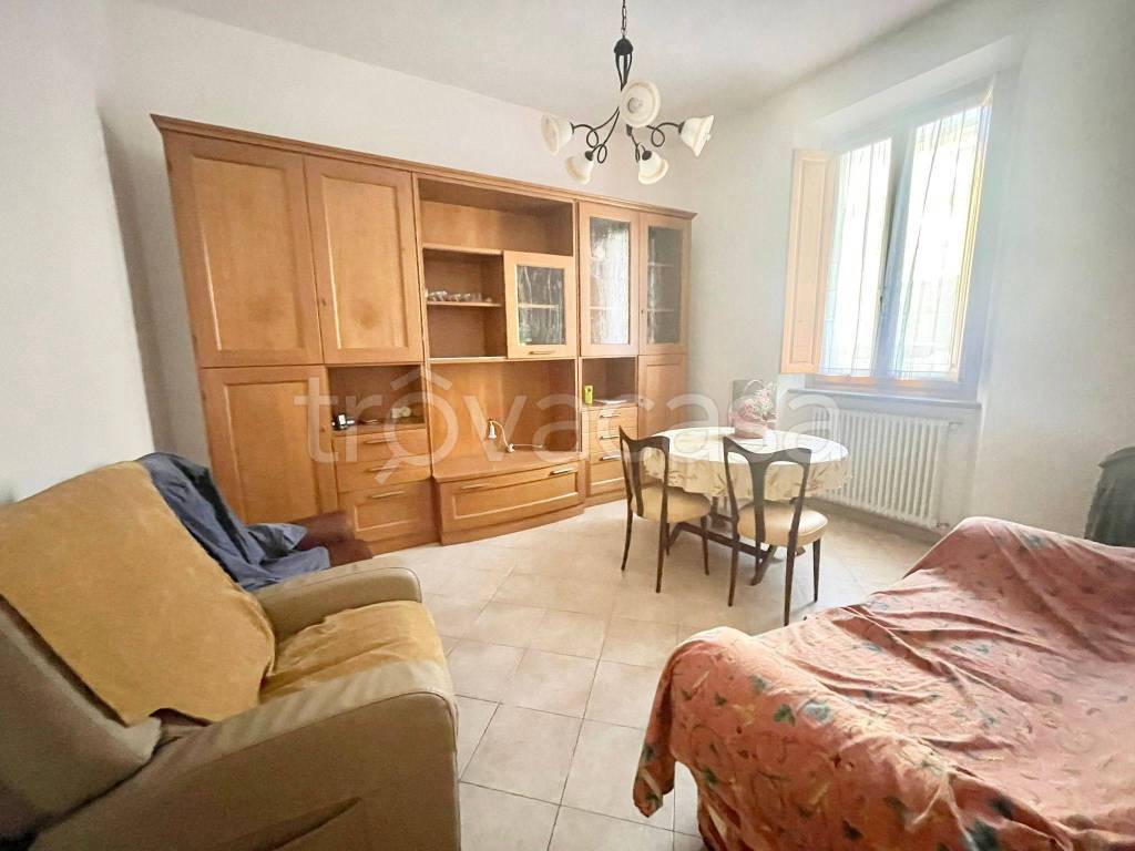 casa indipendente in vendita a Prato