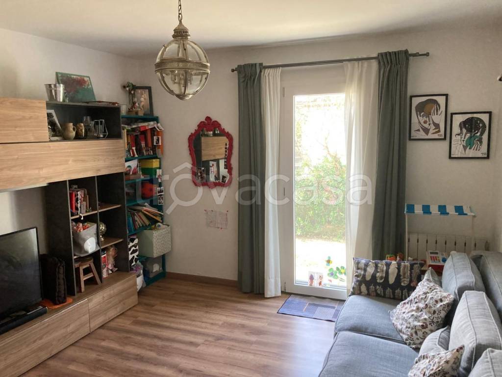 casa indipendente in vendita a Prato in zona Tavola