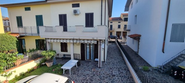 casa indipendente in vendita a Prato in zona San Martino