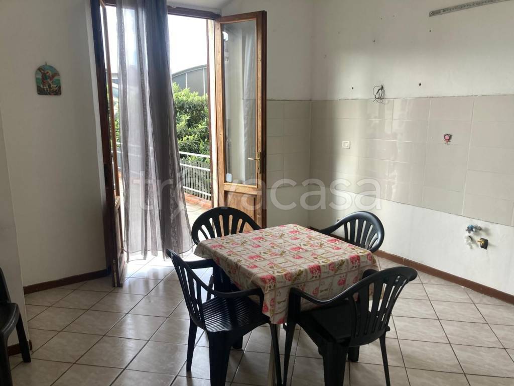 casa indipendente in vendita a Prato in zona Viaccia