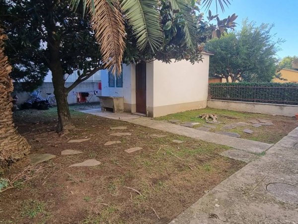 casa indipendente in vendita a Prato in zona Viaccia