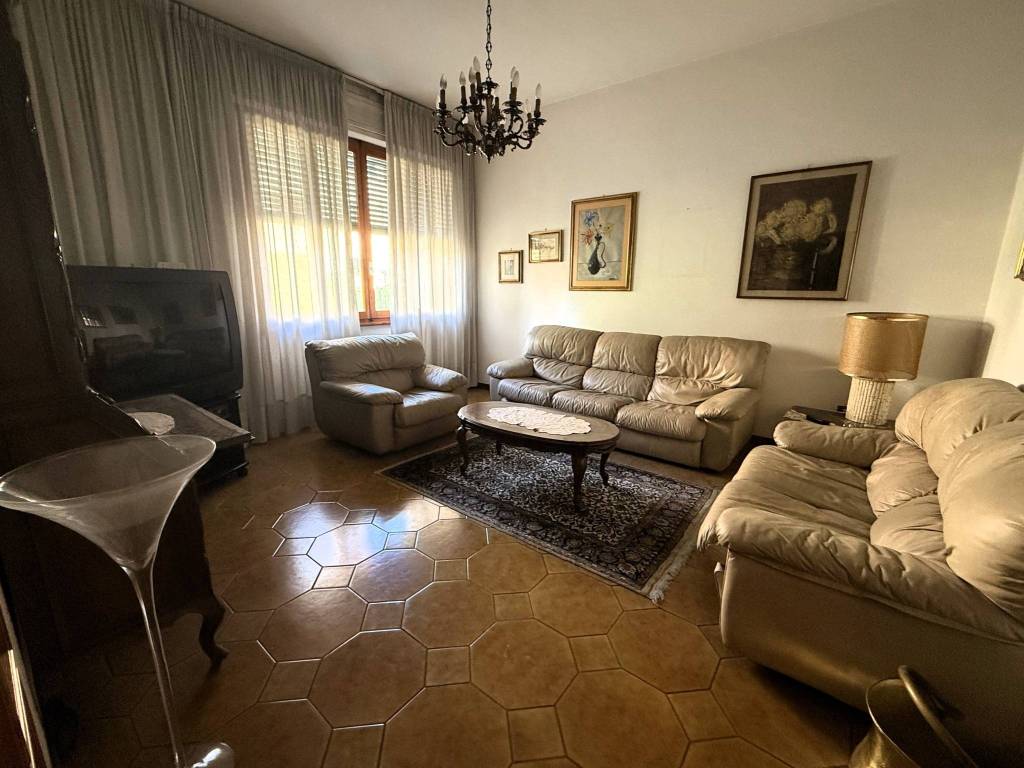 casa indipendente in vendita a Prato