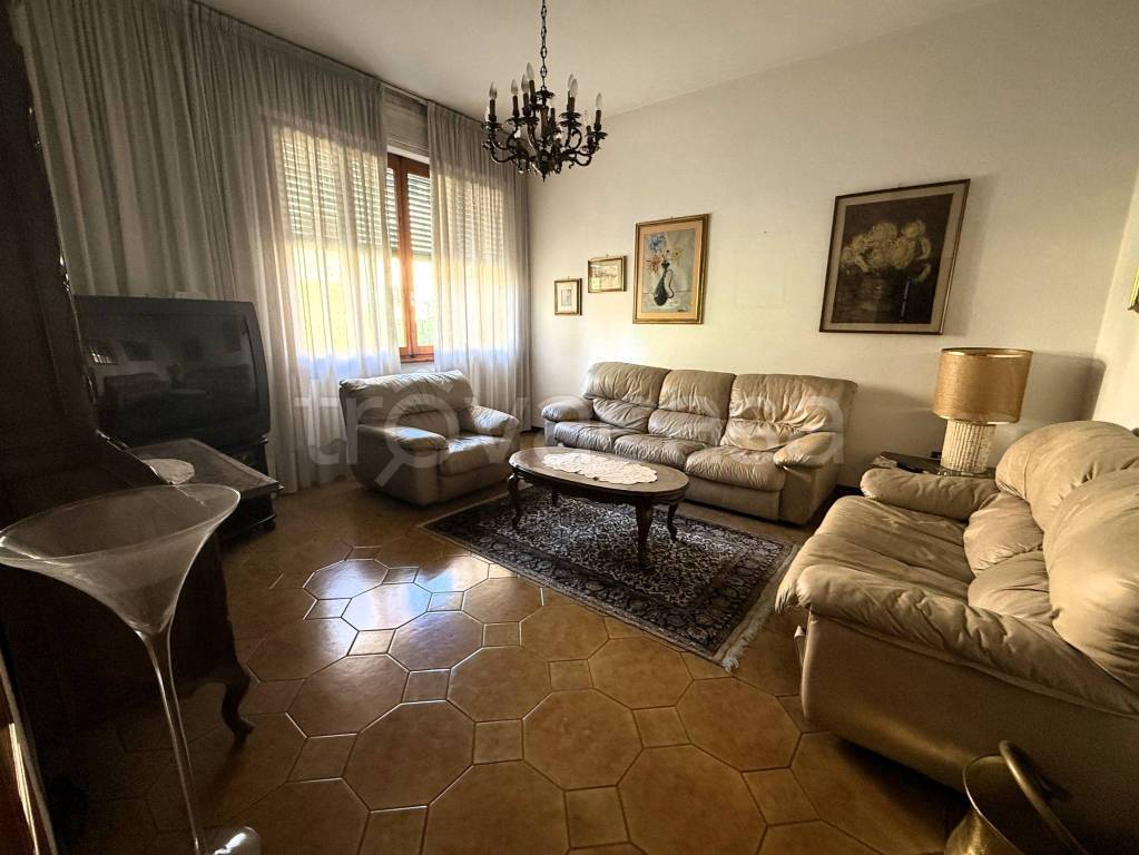 casa indipendente in vendita a Prato